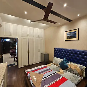  Bed & Breakfast Deer Park Luxury India
