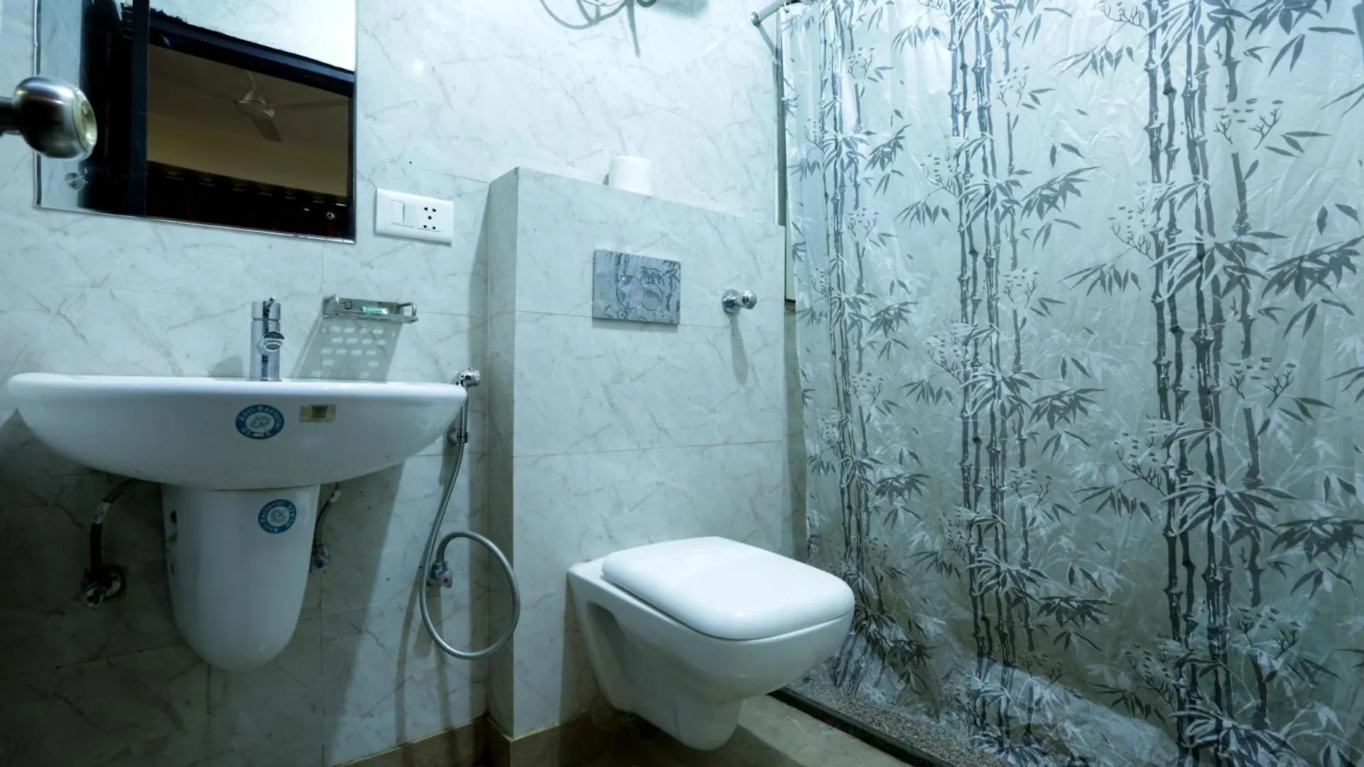 Bed & Breakfast Hotel Park Suites - Near Igi Airport Terminal 3 New Delhi