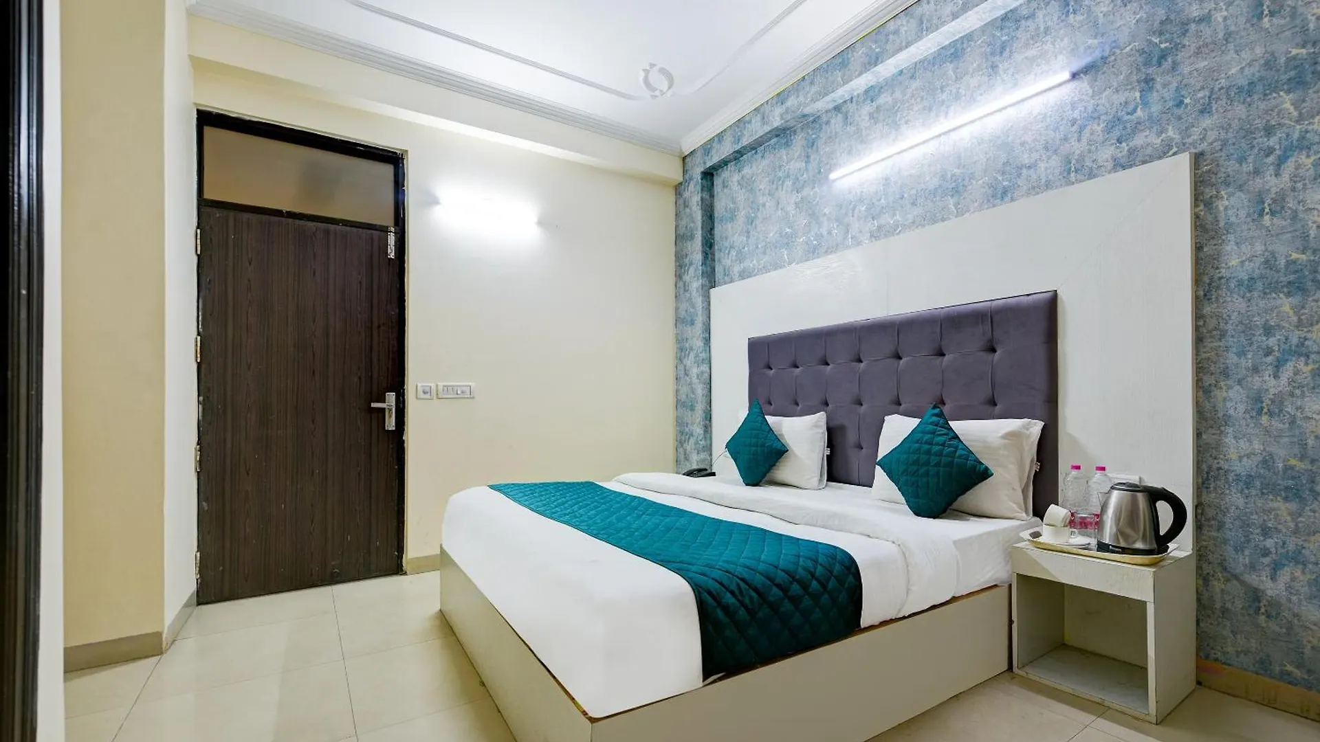 Hotel Park Suites - Near Igi Airport Terminal 3 New Delhi 3*,